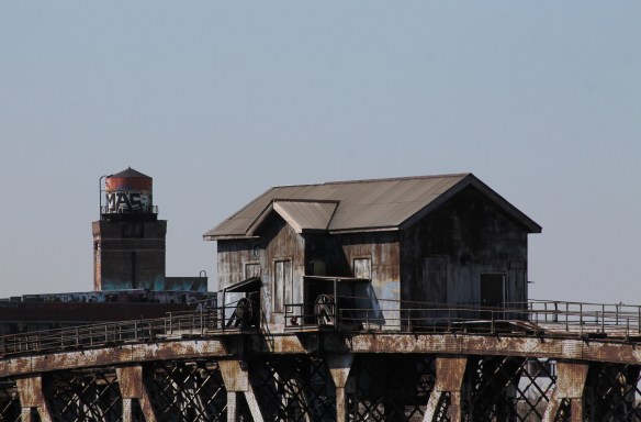Chicago Water Tank 2210 South Grove