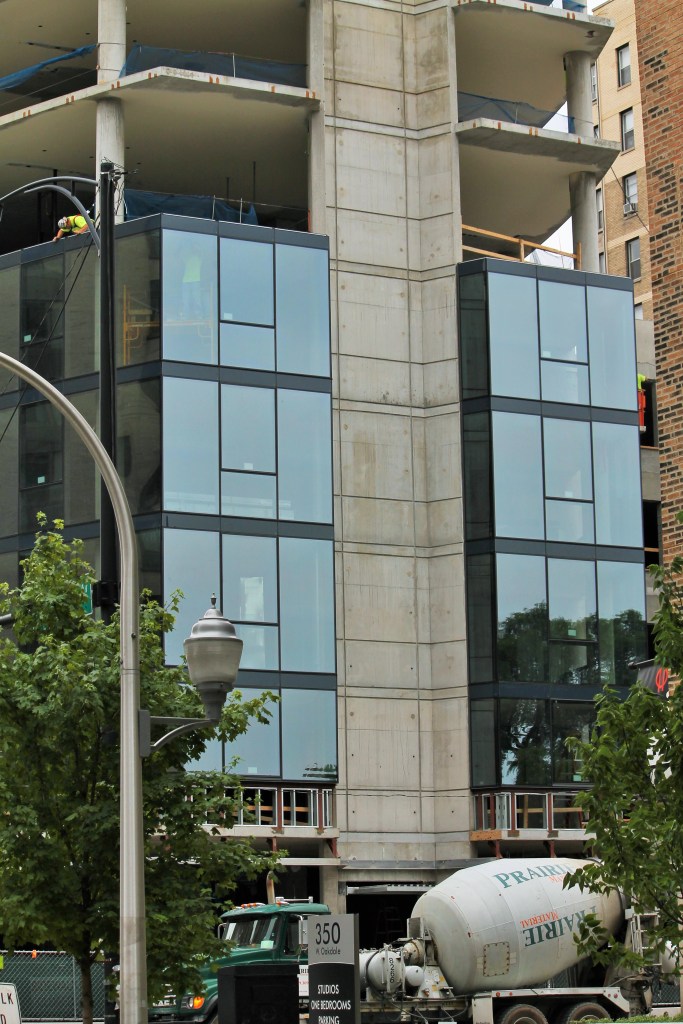 2950 North Sheridan16