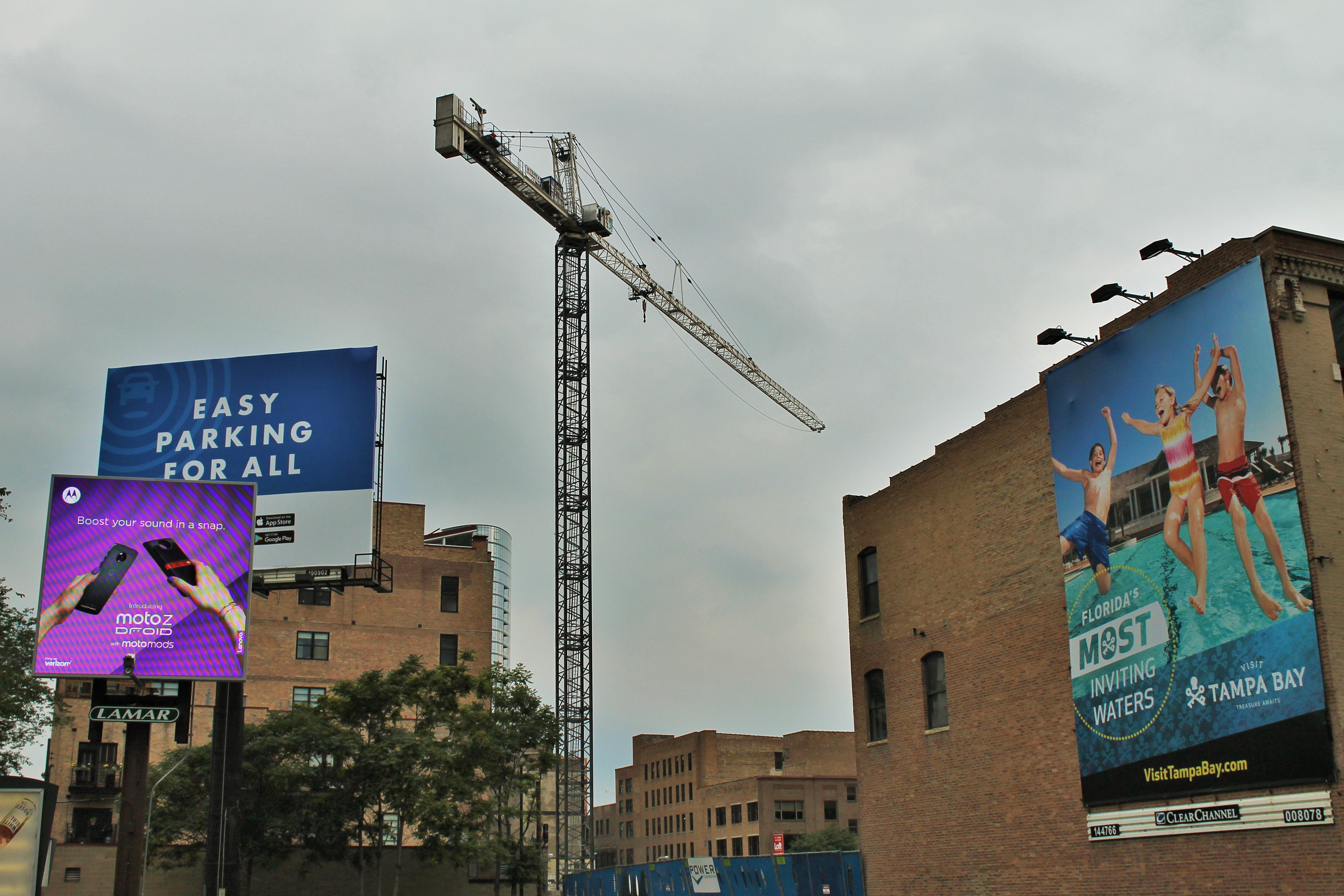 165 North Desplaines tower crane