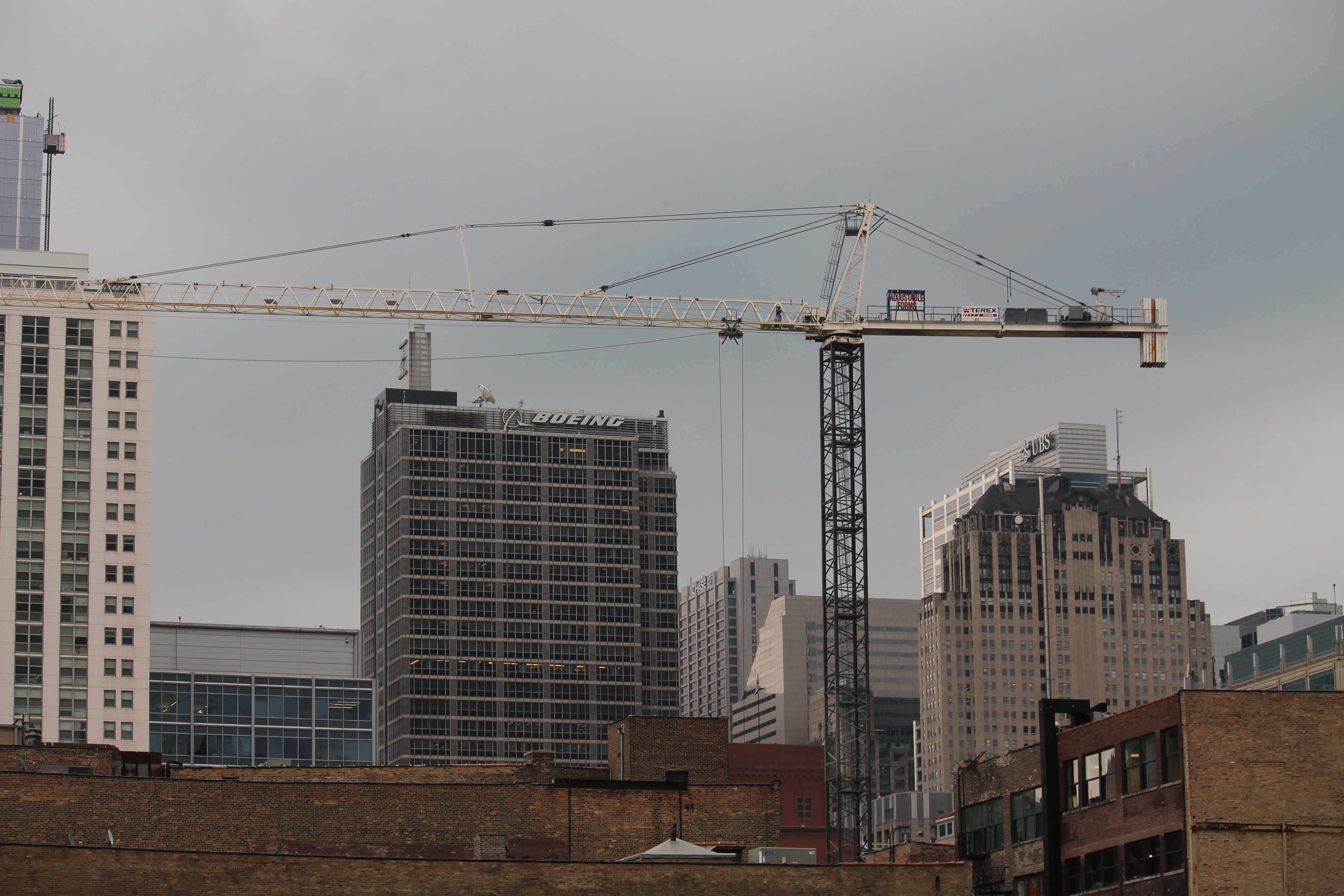 165 North Desplaines tower crane