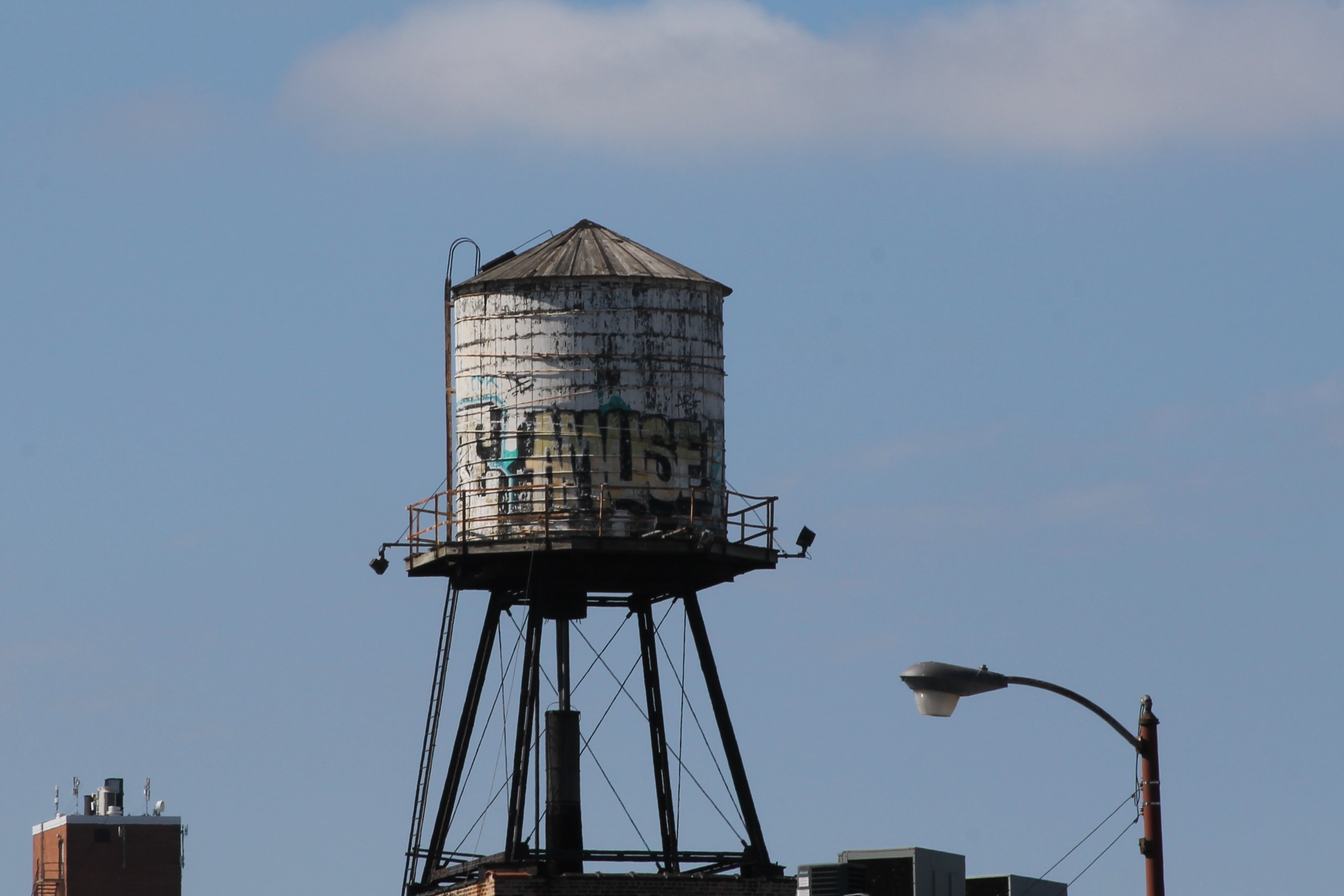 809 North Racine Chicago water tank