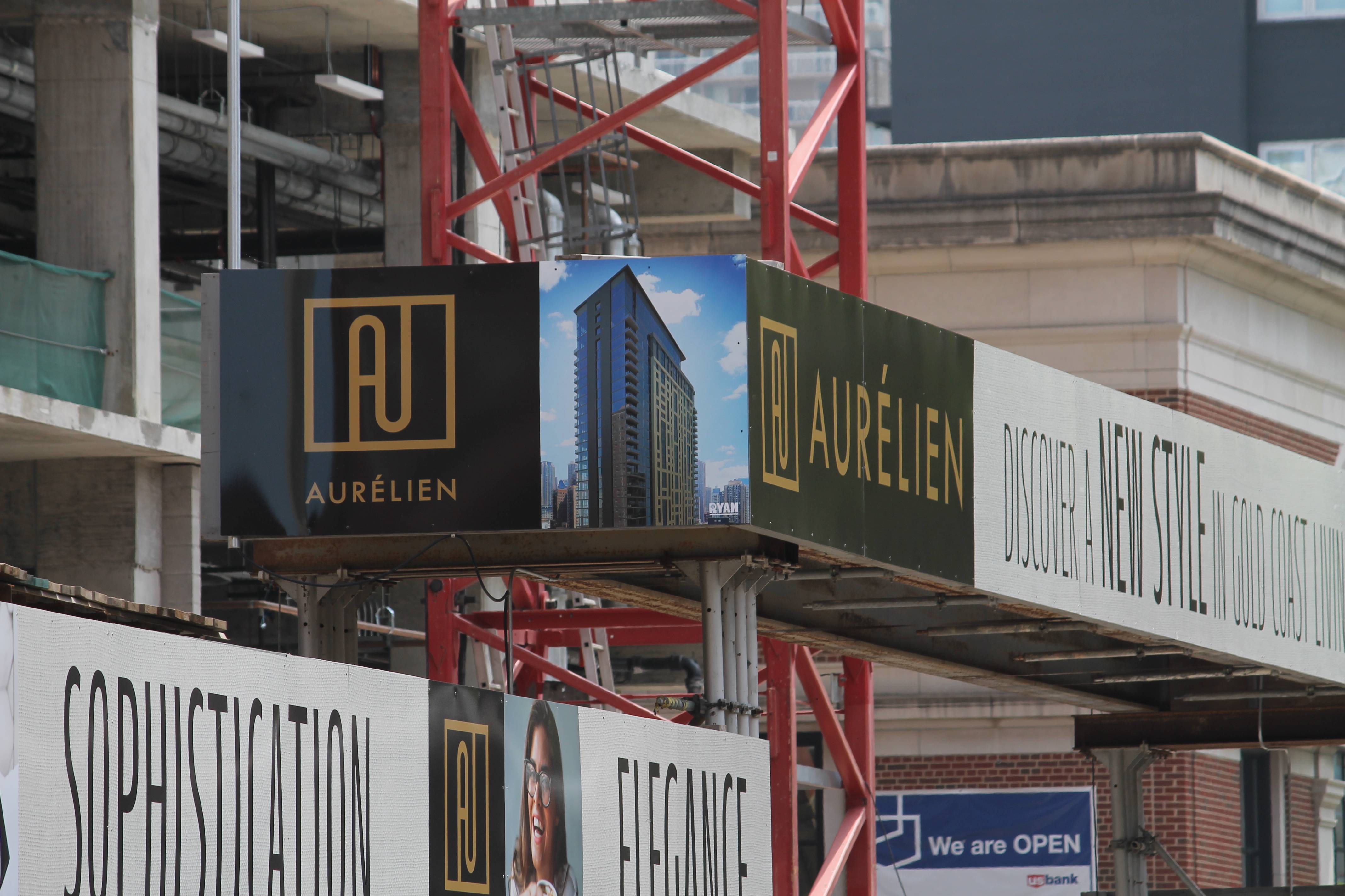 Aurélien Chicago glass