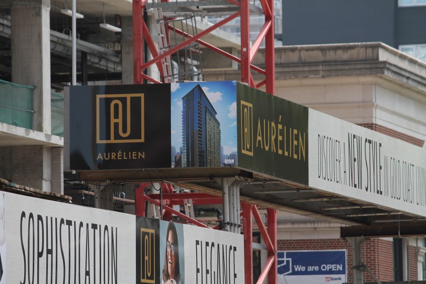 Aurélien Chicago glass