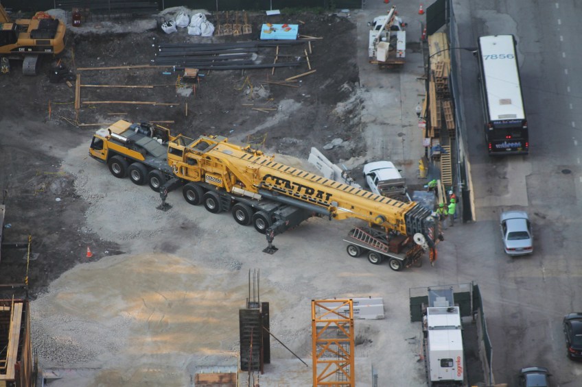 625 West Adams tower crane