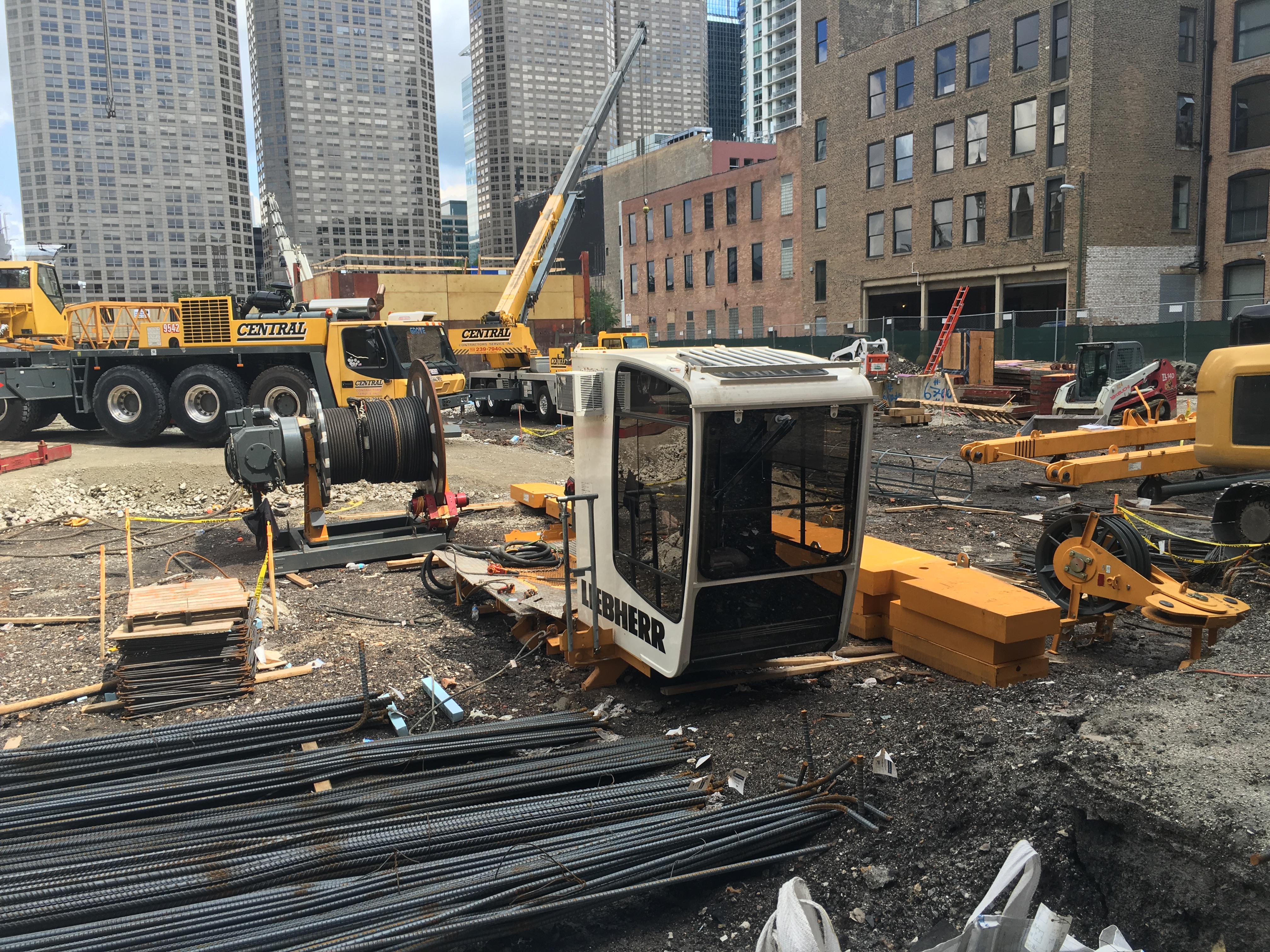 625 West Adams tower crane