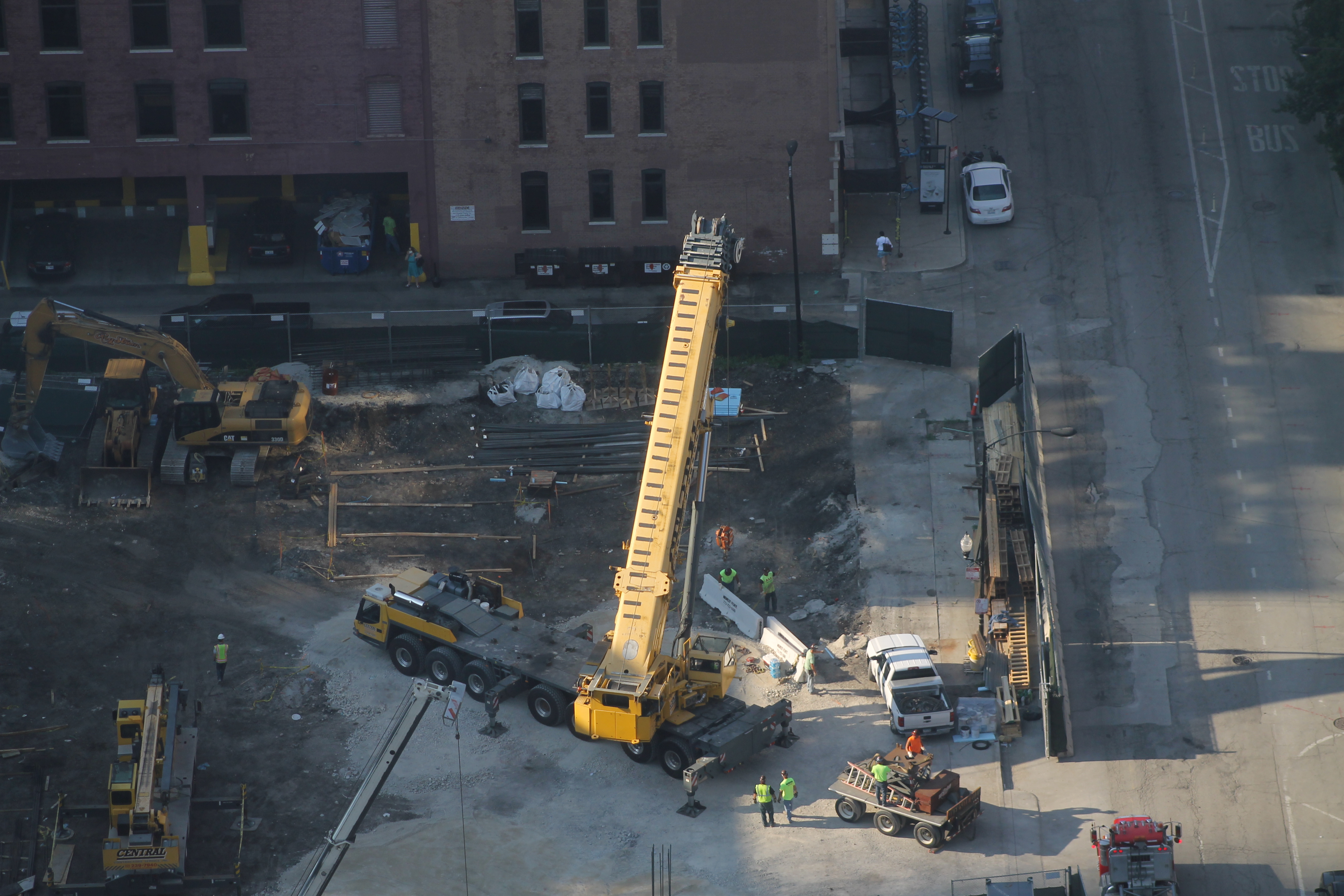 625 West Adams tower crane