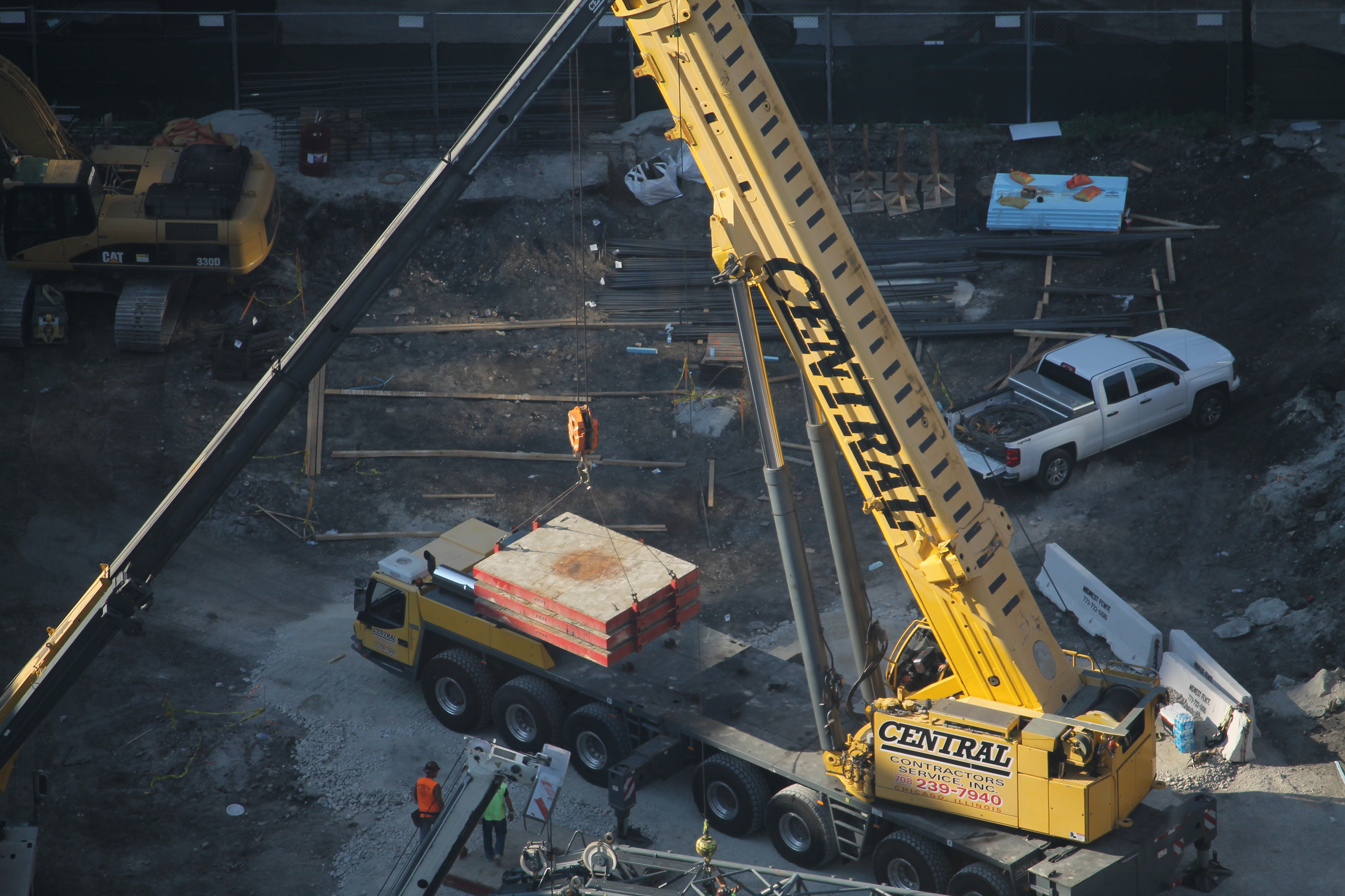 625 West Adams tower crane