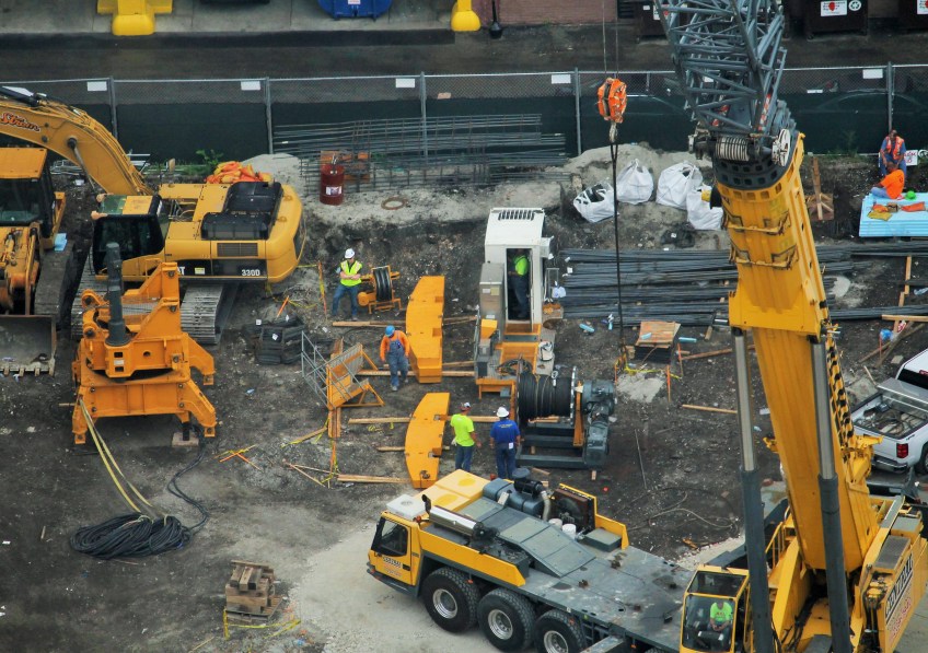 625 West Adams tower crane