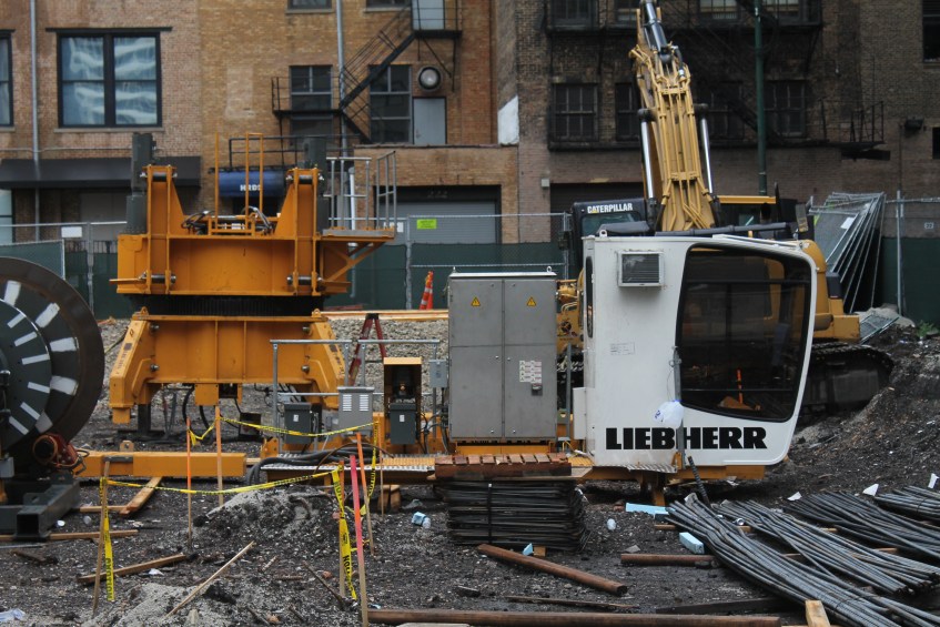 625 West Adams tower crane