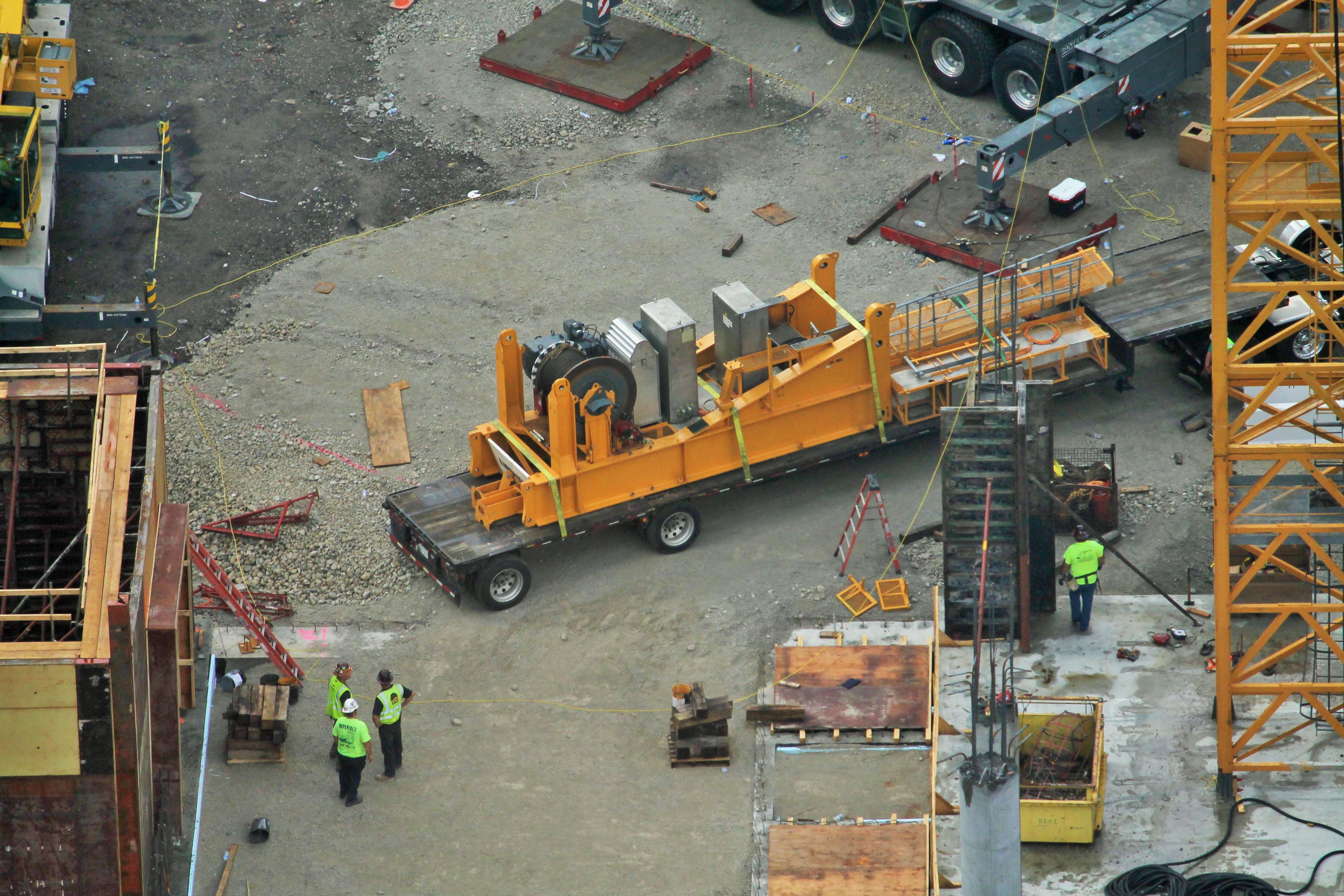 625 West Adams tower crane