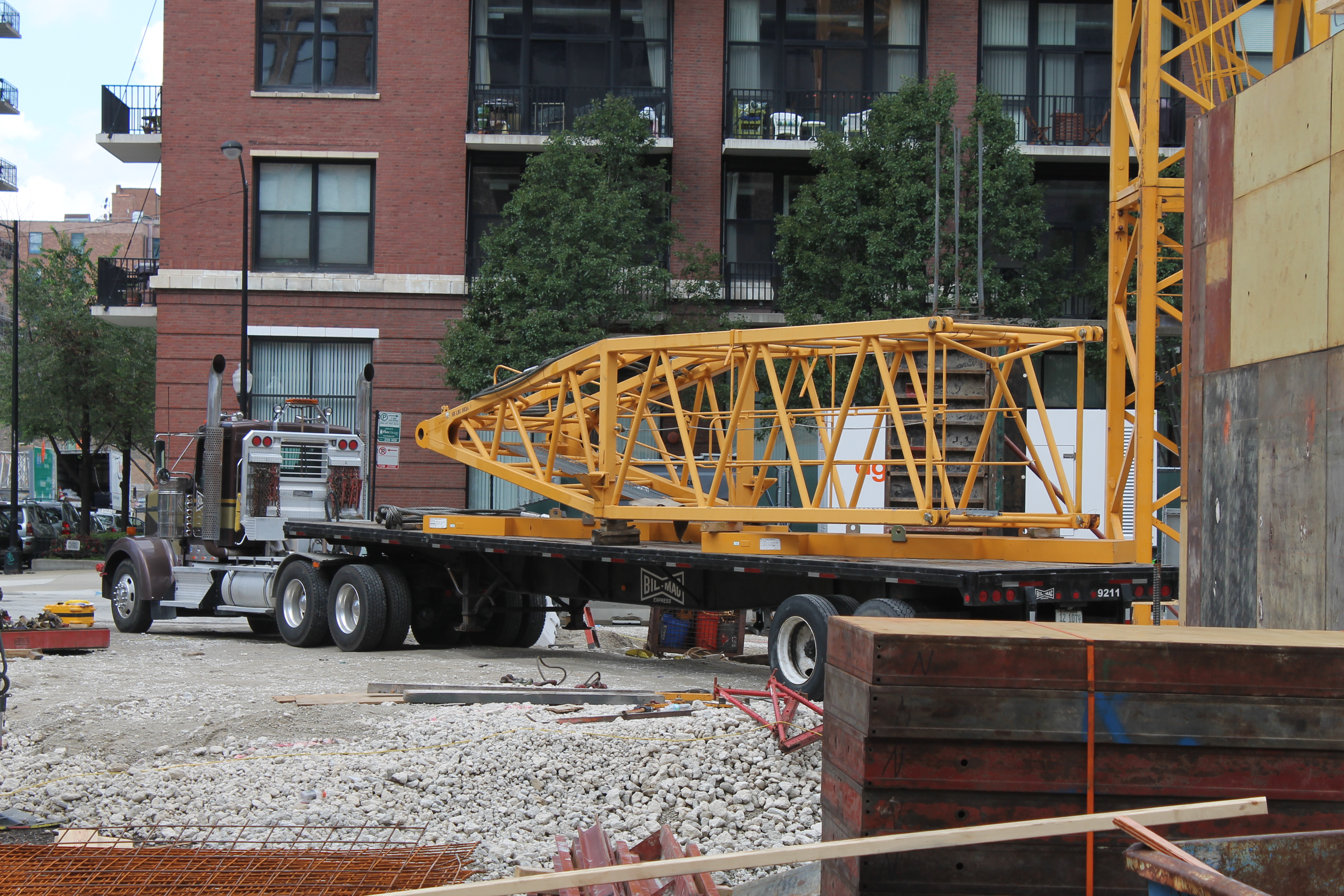 625 West Adams tower crane