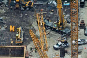 625 West Adams tower crane