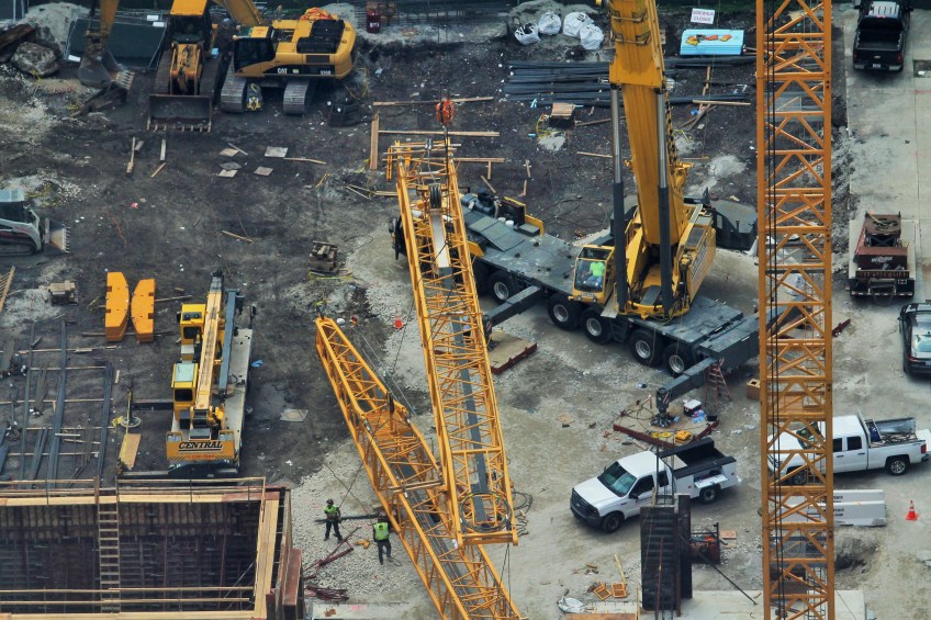 625 West Adams tower crane