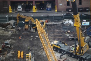 625 West Adams tower crane