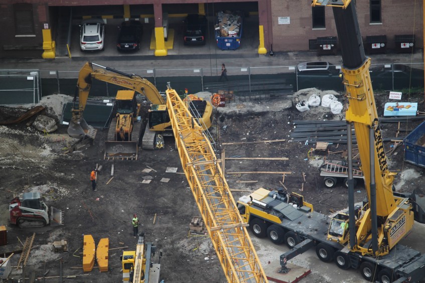 625 West Adams tower crane