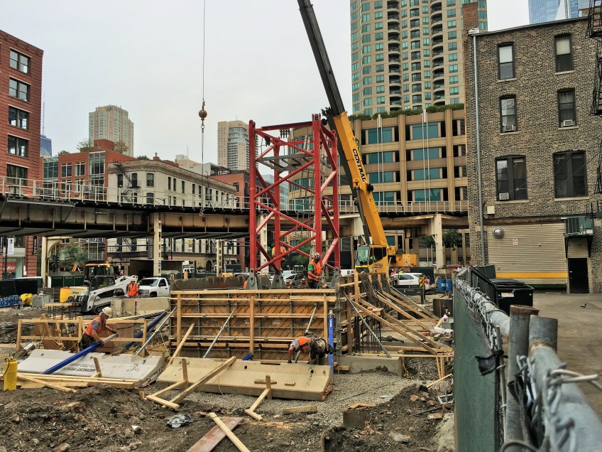 Centrum Hubbard 412 North Wells tower crane