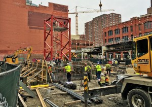 Centrum Hubbard 412 North Wells tower crane