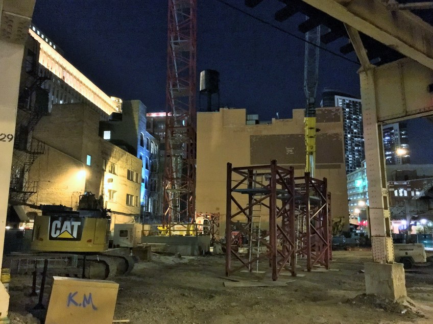 Centrum Hubbard 412 North Wells tower crane