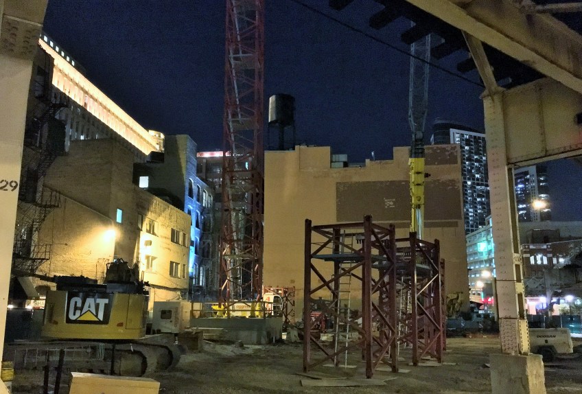 Centrum Hubbard 412 North Wells tower crane