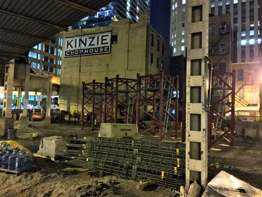 Centrum Hubbard 412 North Wells tower crane