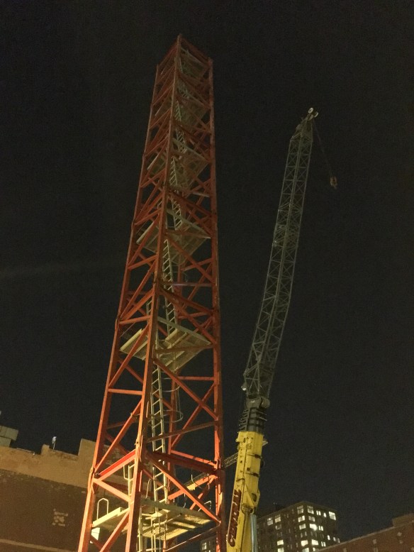 Centrum Hubbard 412 North Wells tower crane