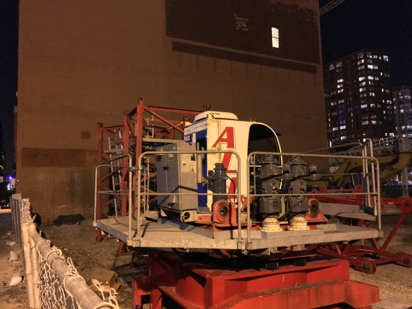 Centrum Hubbard 412 North Wells tower crane