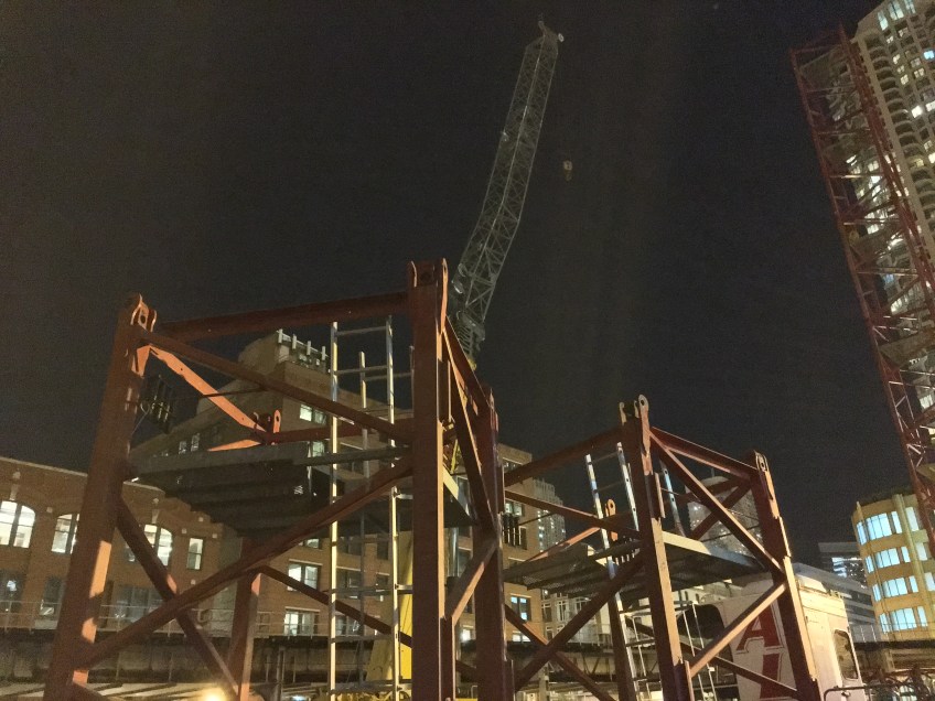 Centrum Hubbard 412 North Wells tower crane