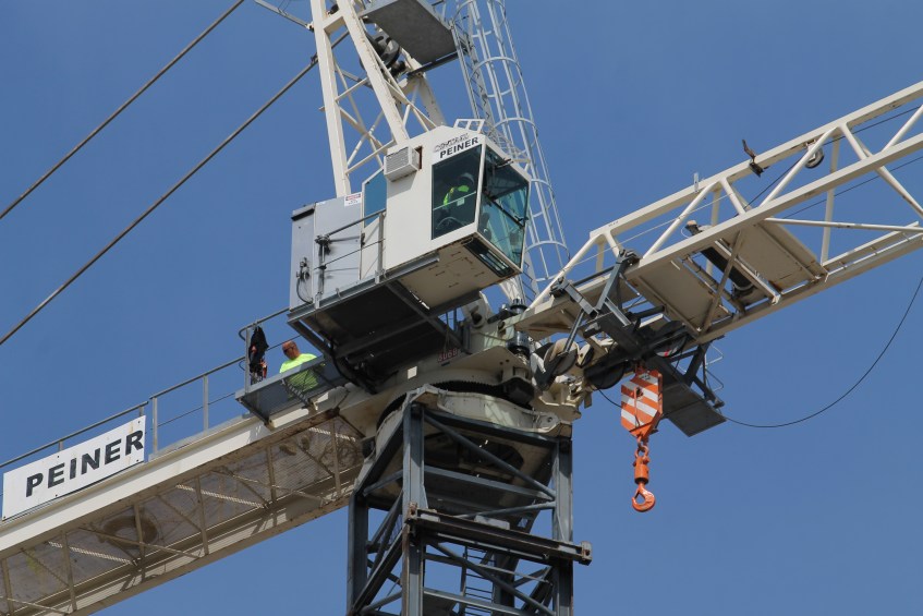 1001 West Chicago tower crane