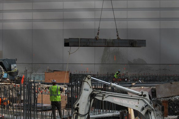 465 North Park tower crane pit