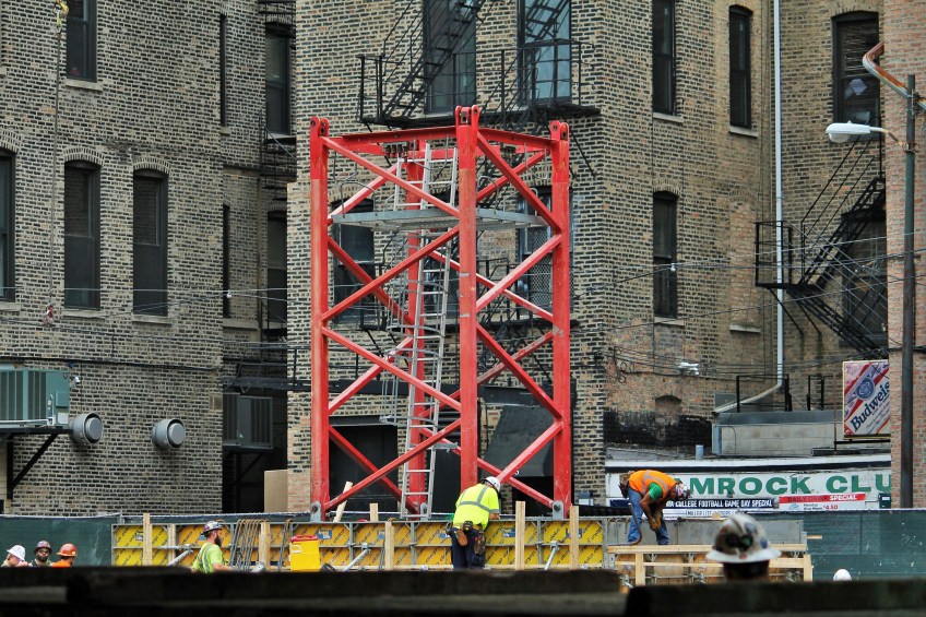 Centrum Hubbard 412 North Wells tower crane