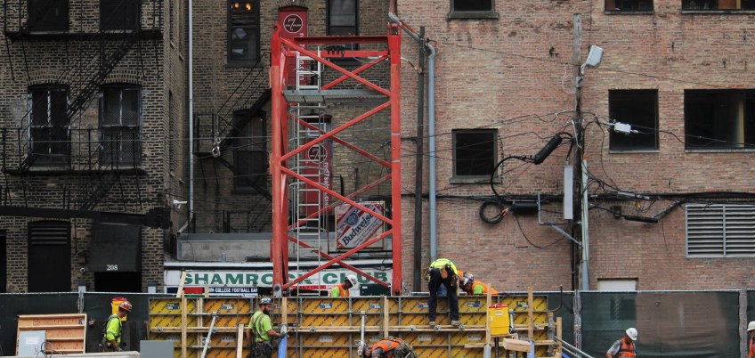 Centrum Hubbard 412 North Wells tower crane