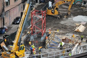 Centrum Hubbard 412 North Wells tower crane