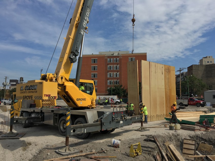 1001 West Chicago tower crane