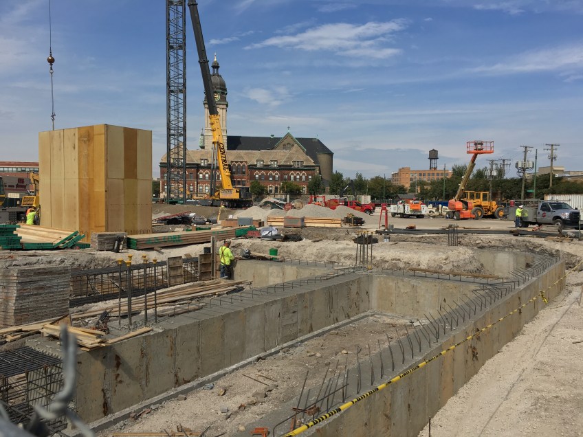 1001 West Chicago tower crane
