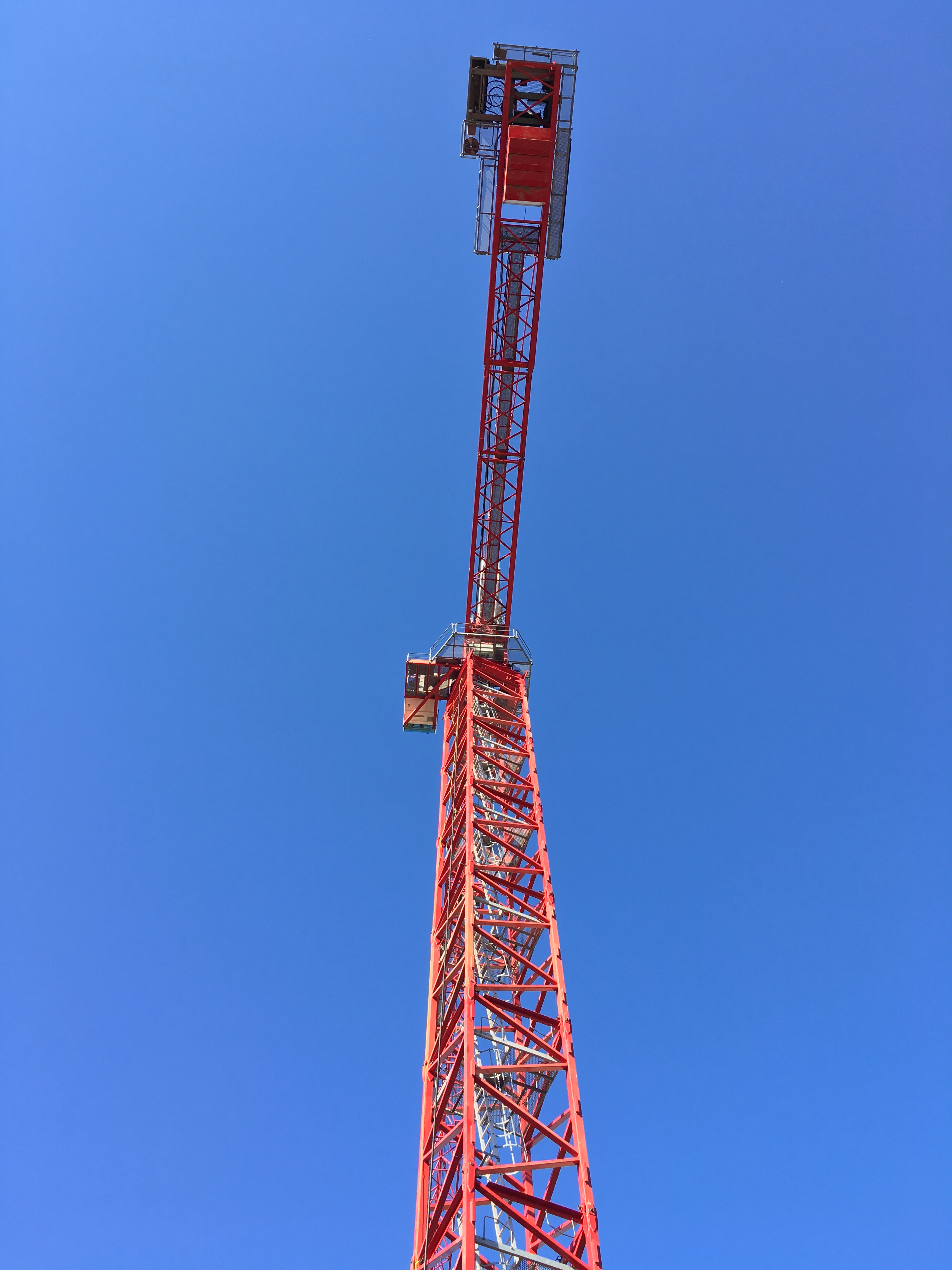 Hotel Zachary tower crane
