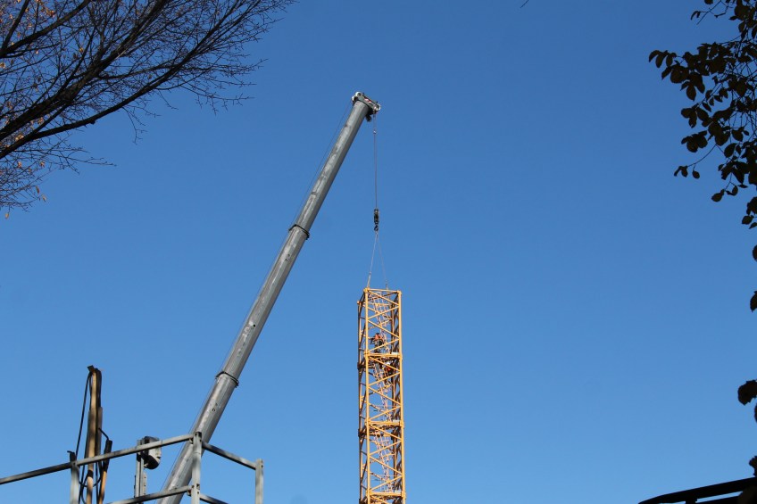 Elevate Lincoln Park tower crane