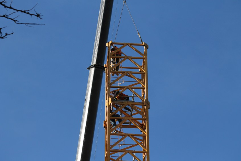 Elevate Lincoln Park tower crane