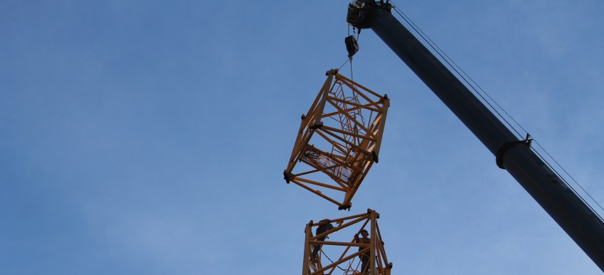 Elevate Lincoln Park tower crane