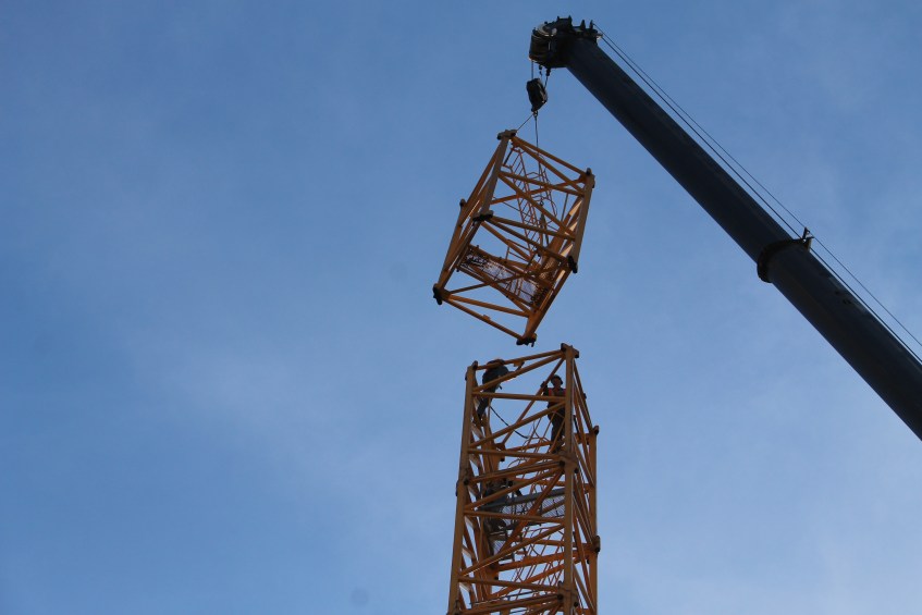 Elevate Lincoln Park tower crane