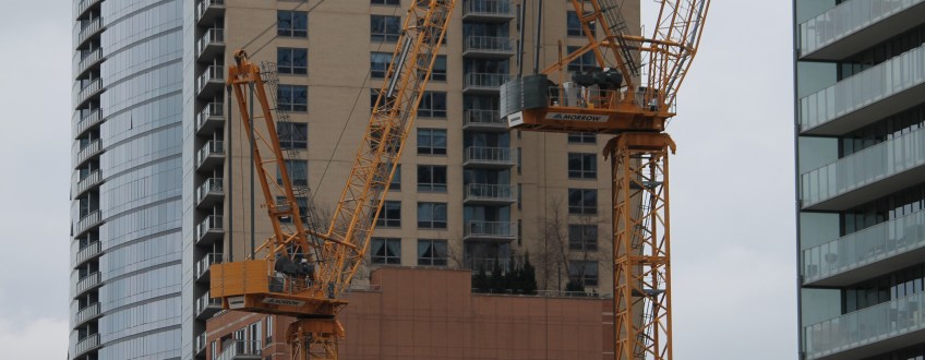 Wanda Vista Tower two cranes