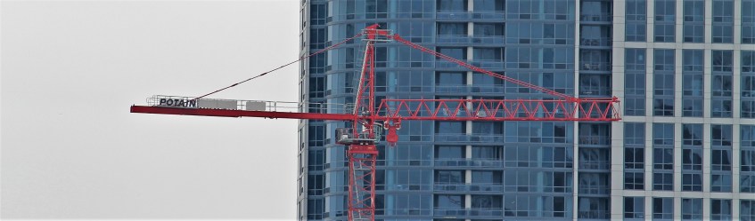 One Grant Park tower crane