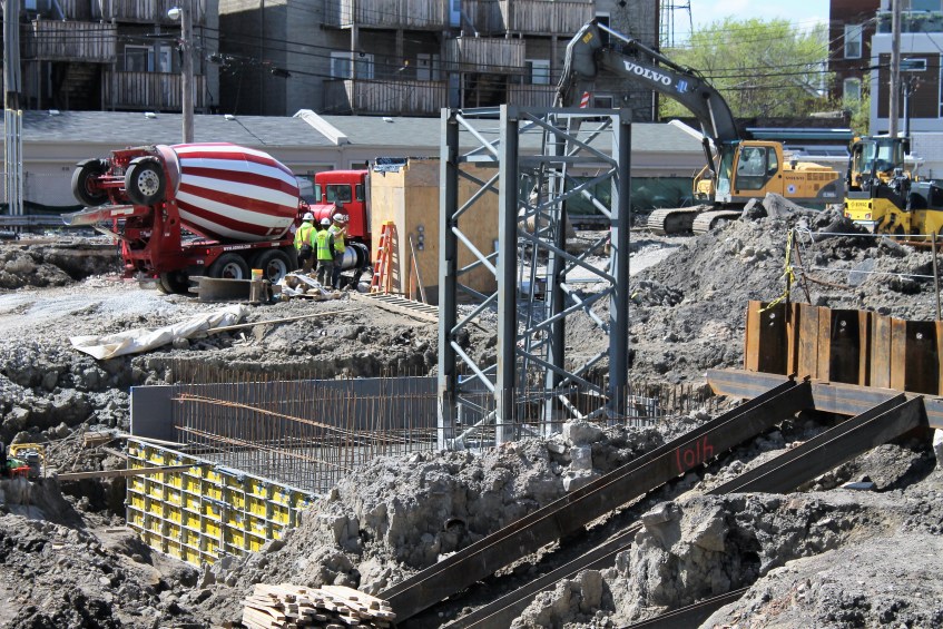 Wicker Park Connection tower crane