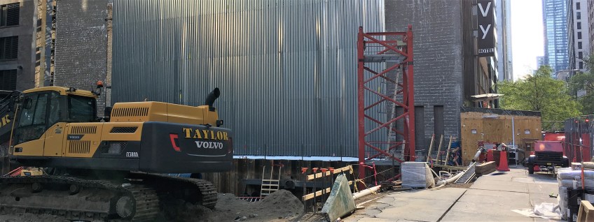 Aloft Chicago Mag Mile tower crane stub