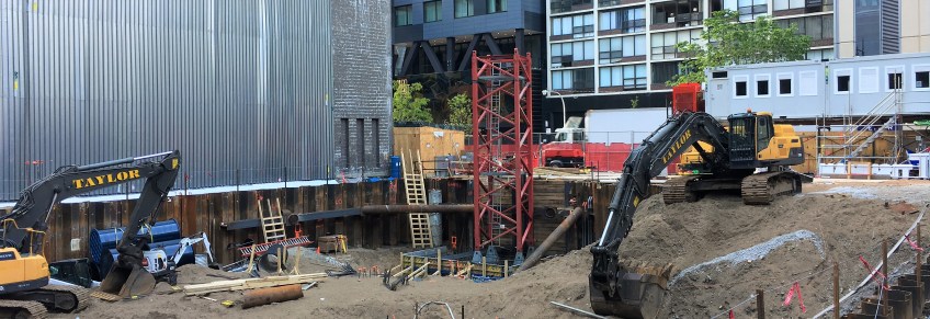 Aloft Chicago Mag Mile tower crane