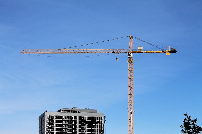 727 West Madison tower crane