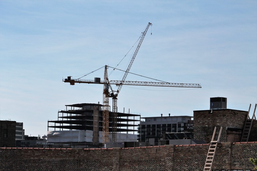 727 West Madison tower crane