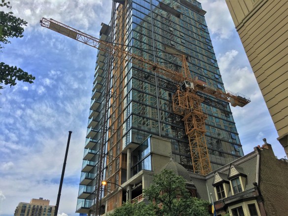 8 East Huron tower crane removal