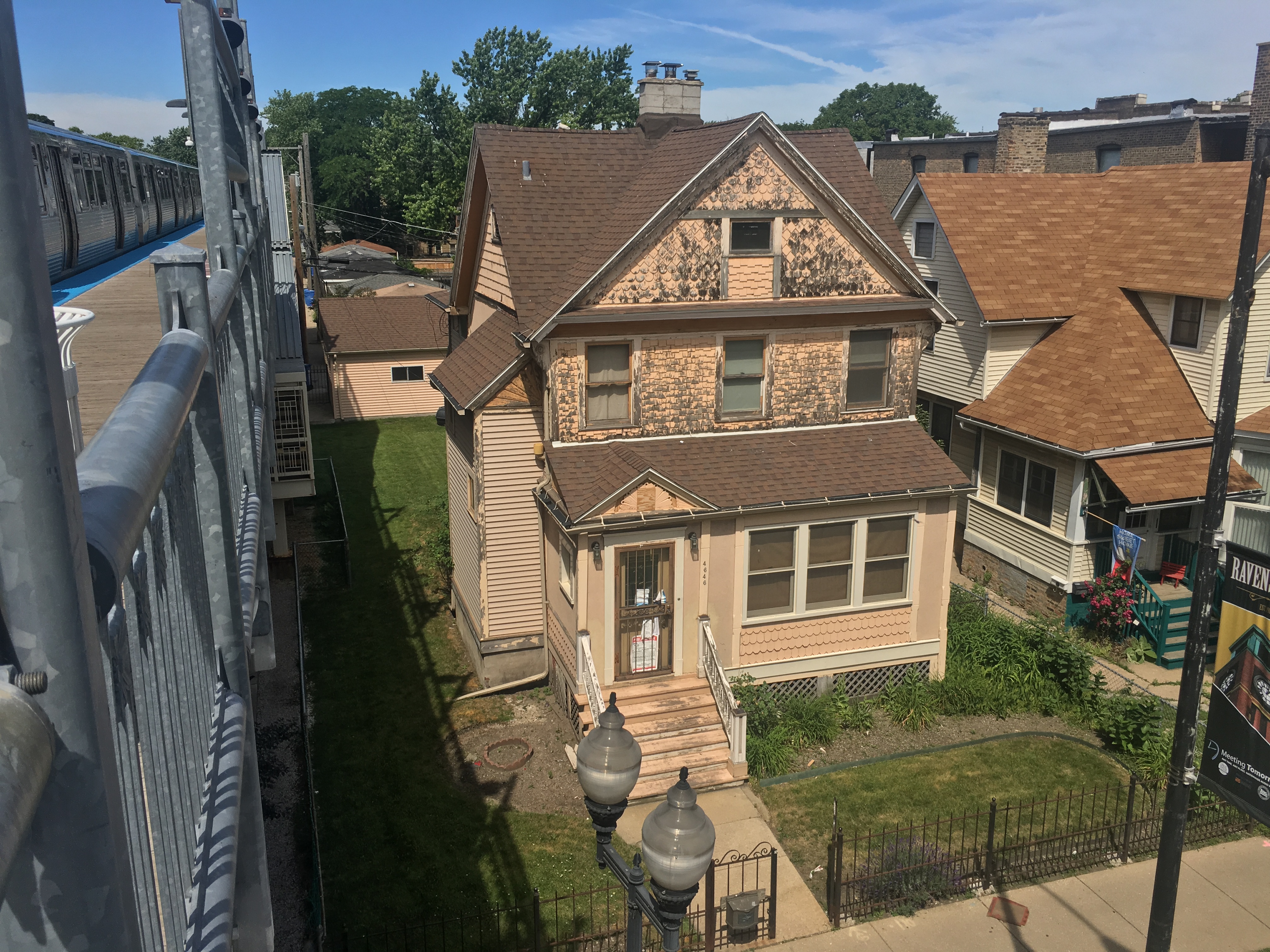 4646 North Damen Avenue