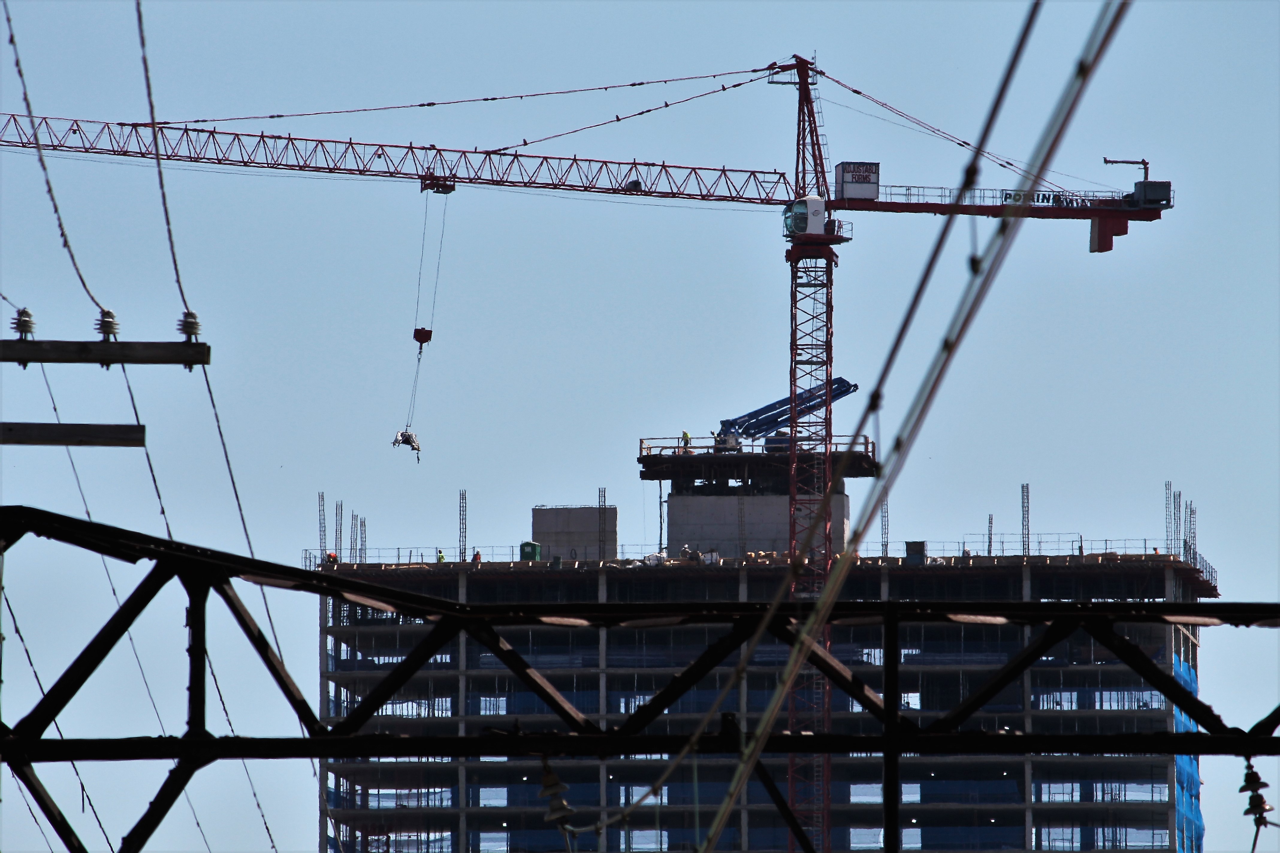 Solstice On The Park tower crane