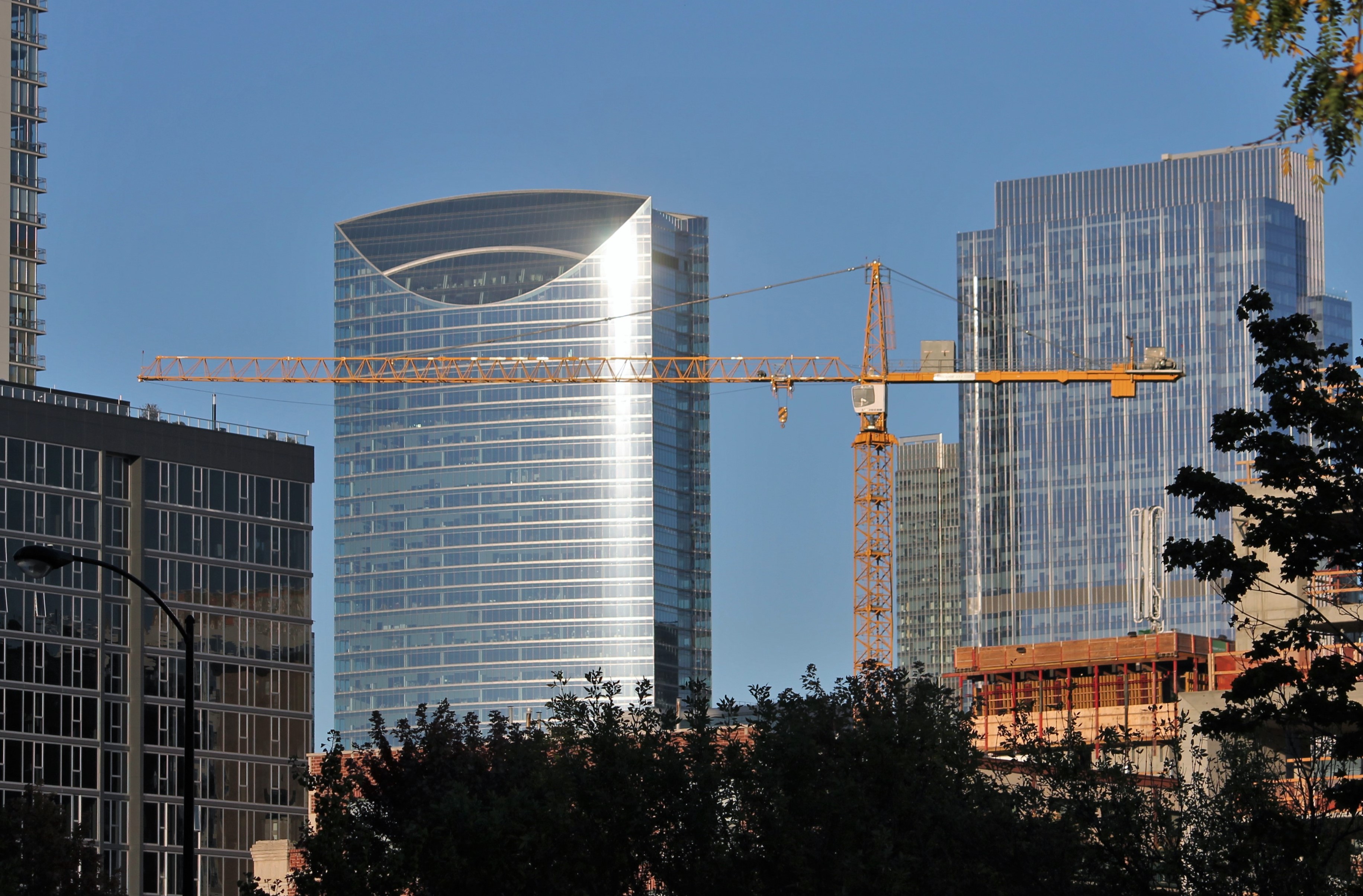 727 West Madison tower crane